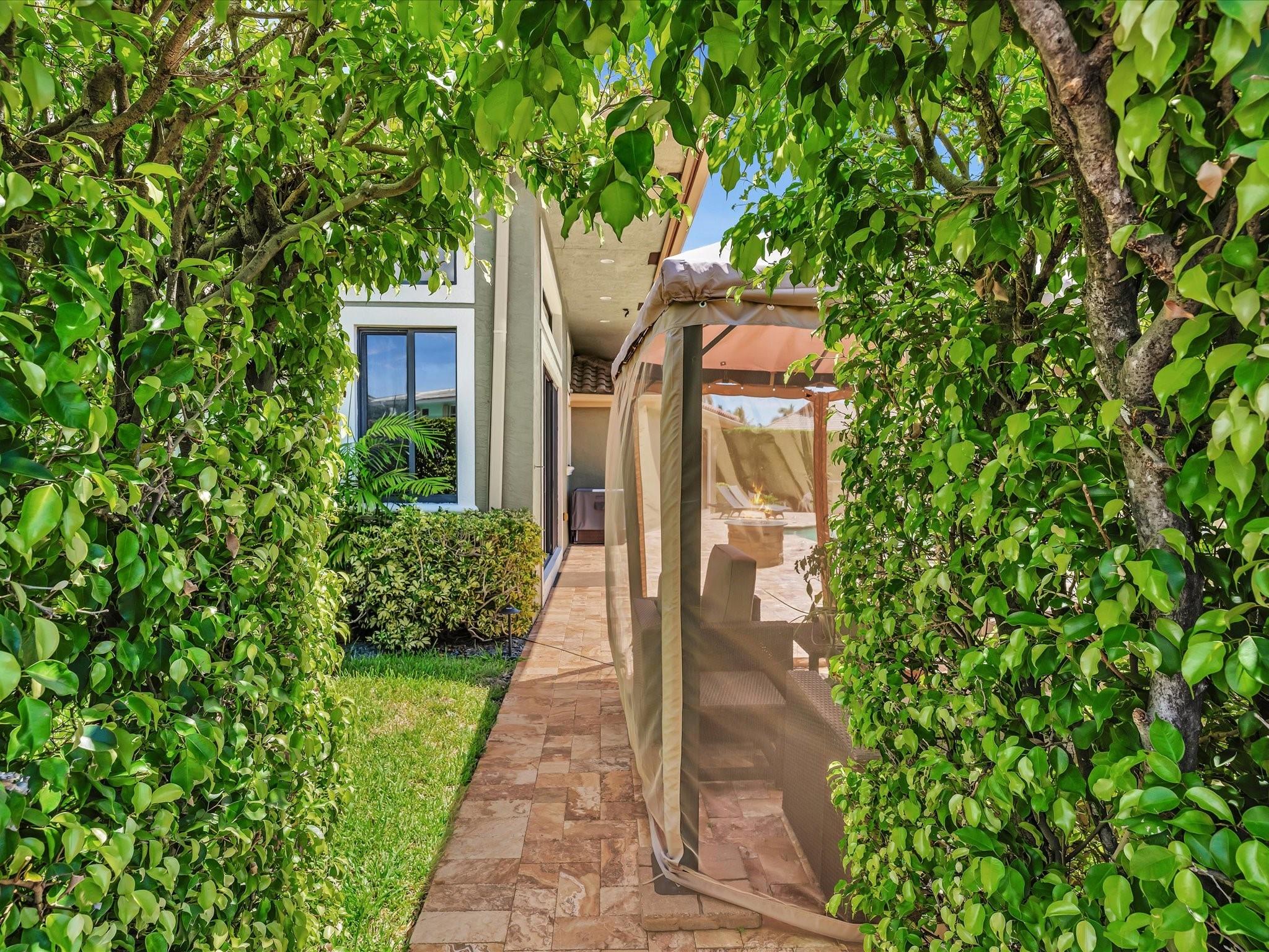 SANTA BARBARA SHORES - Residential