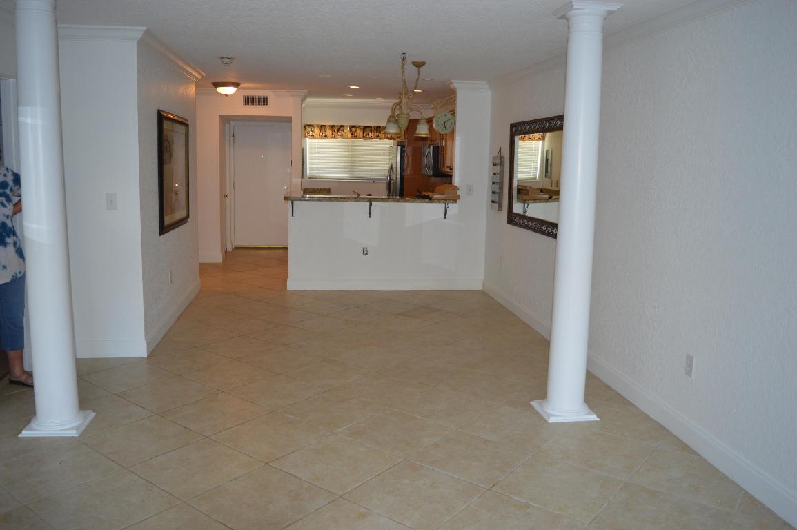 3605 S Ocean Boulevard S 126, South Palm Beach, FL, 33480/$319,000 4 3605 S Ocean Boulevard S 126