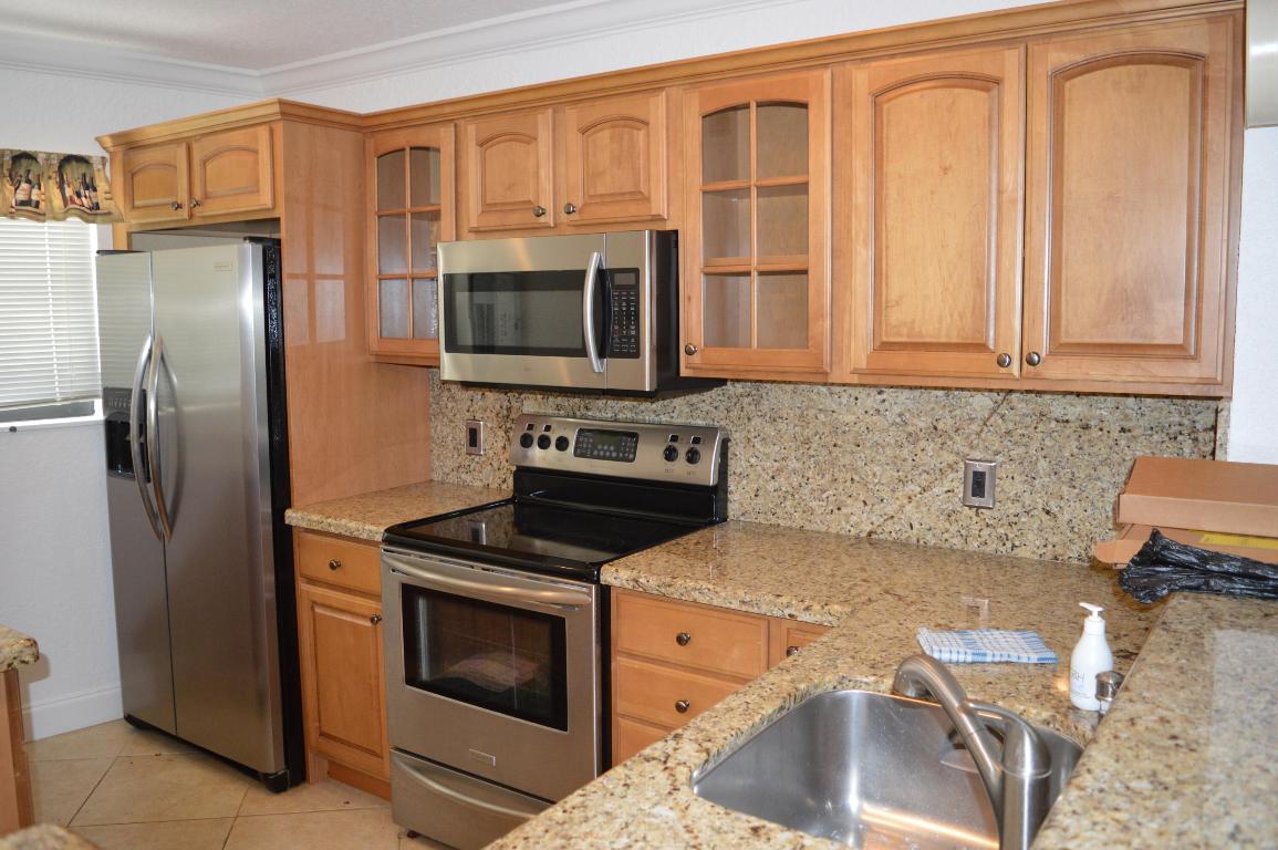 3605 S Ocean Boulevard S 126, South Palm Beach, FL, 33480/$319,000 2 3605 S Ocean Boulevard S 126