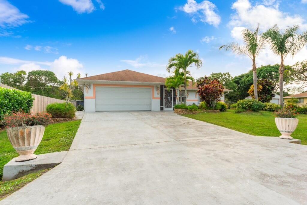 Photo of 2256 SE Longhorn Avenue, Port Saint Lucie, FL 34952 (MLS # R10947896)