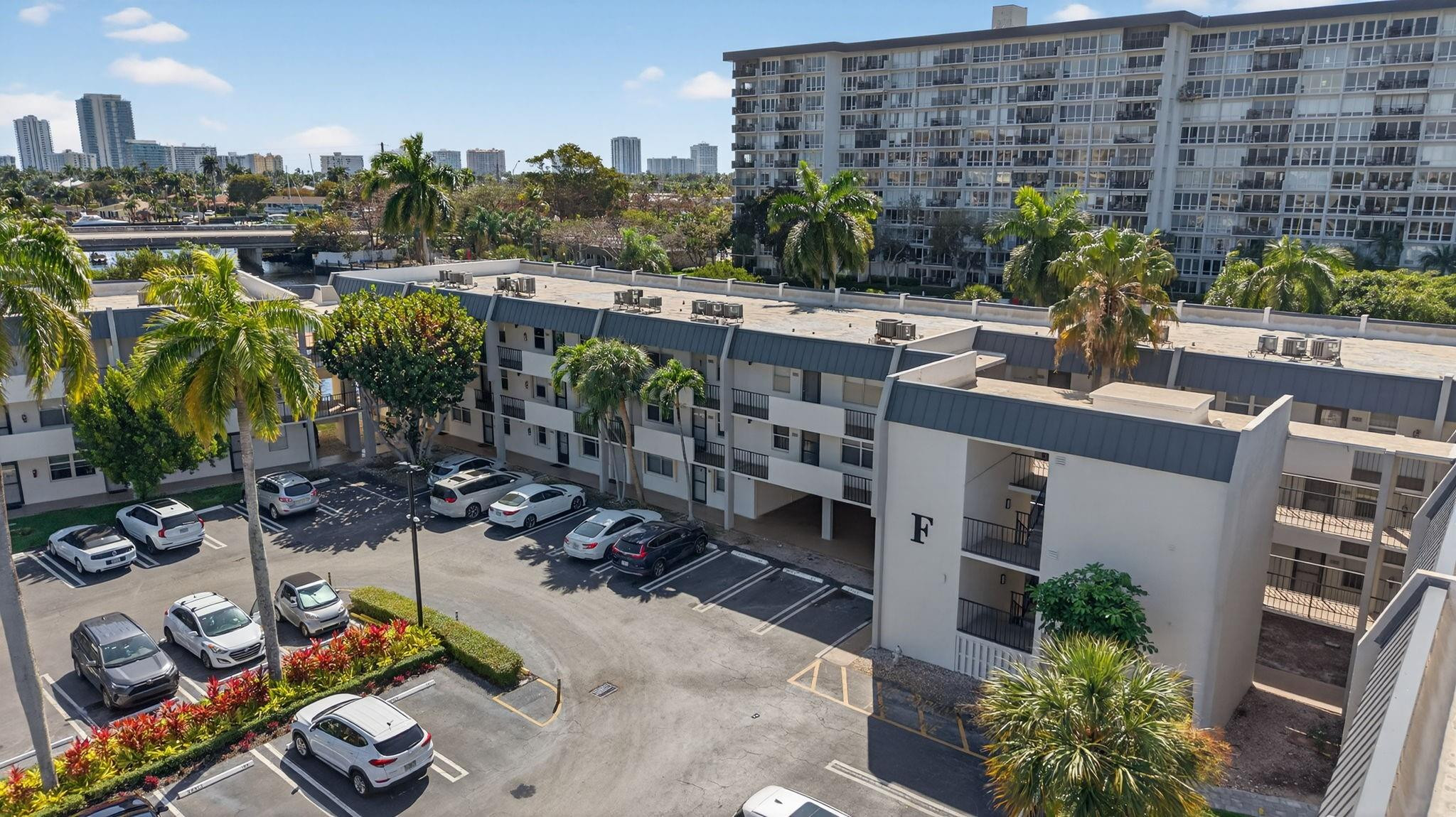 Island Club - Residential