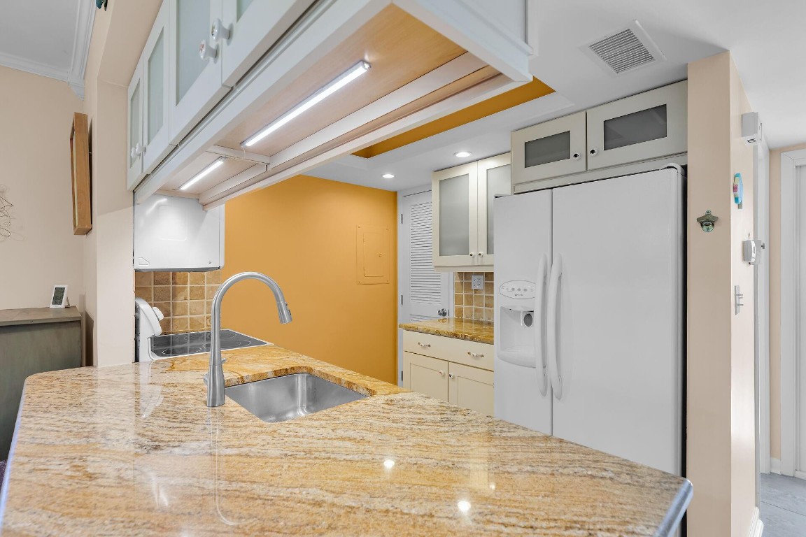 ROCK HARBOR CONDOMINIUM - Residential