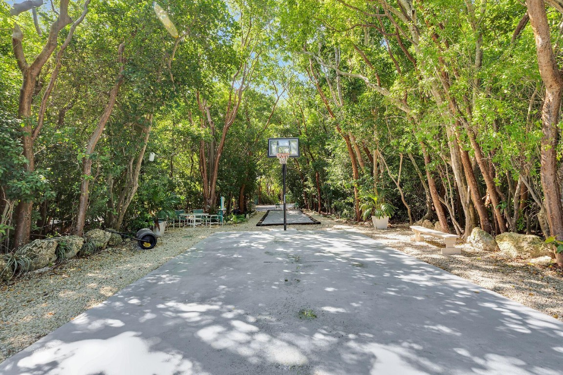 ROCK HARBOR CONDOMINIUM - Residential