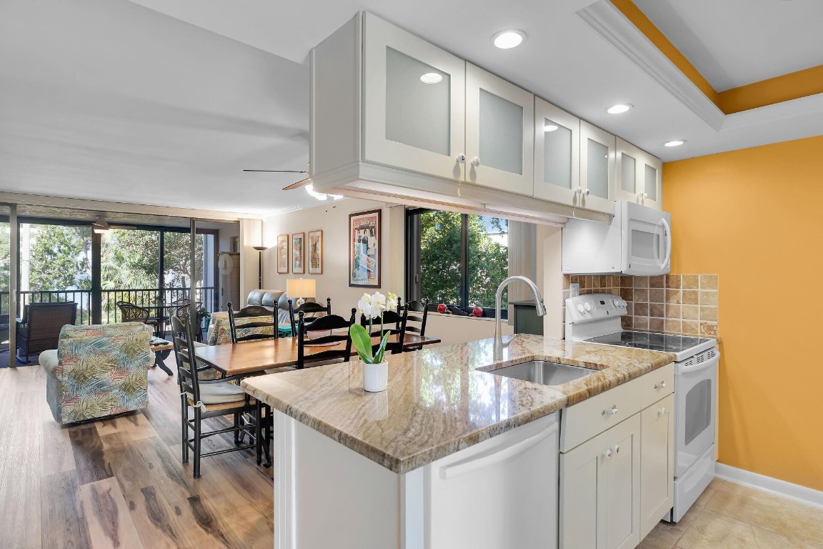 ROCK HARBOR CONDOMINIUM - Residential