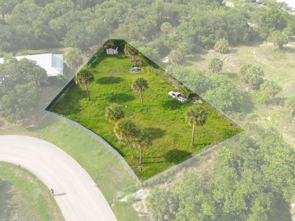 Photo of 1130 SW 3rd Ct Court SW, Vero Beach, FL 32962 (MLS # B26038309)