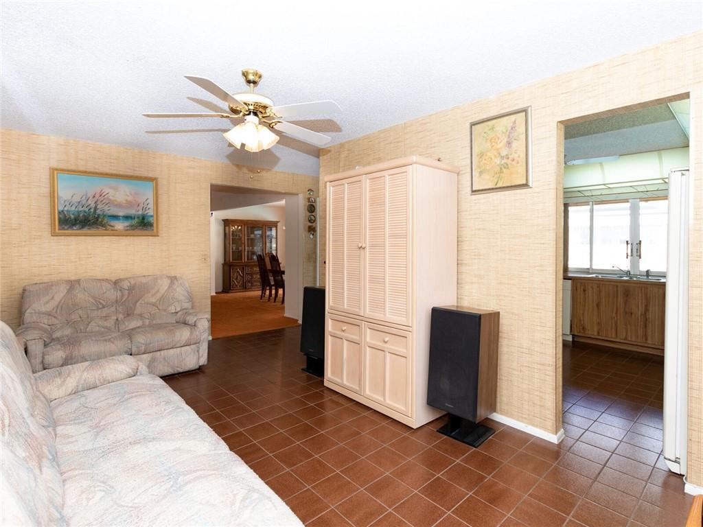 WINDWARD ISLES - Residential