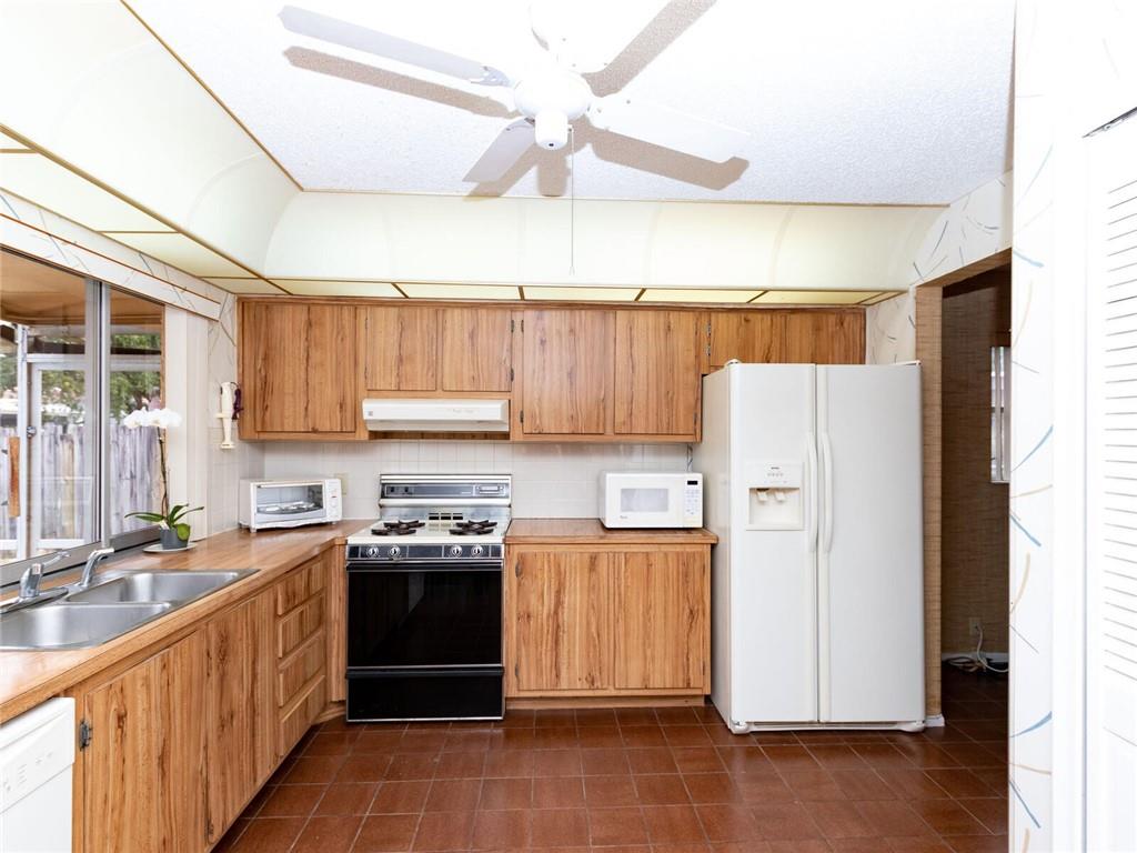 WINDWARD ISLES - Residential