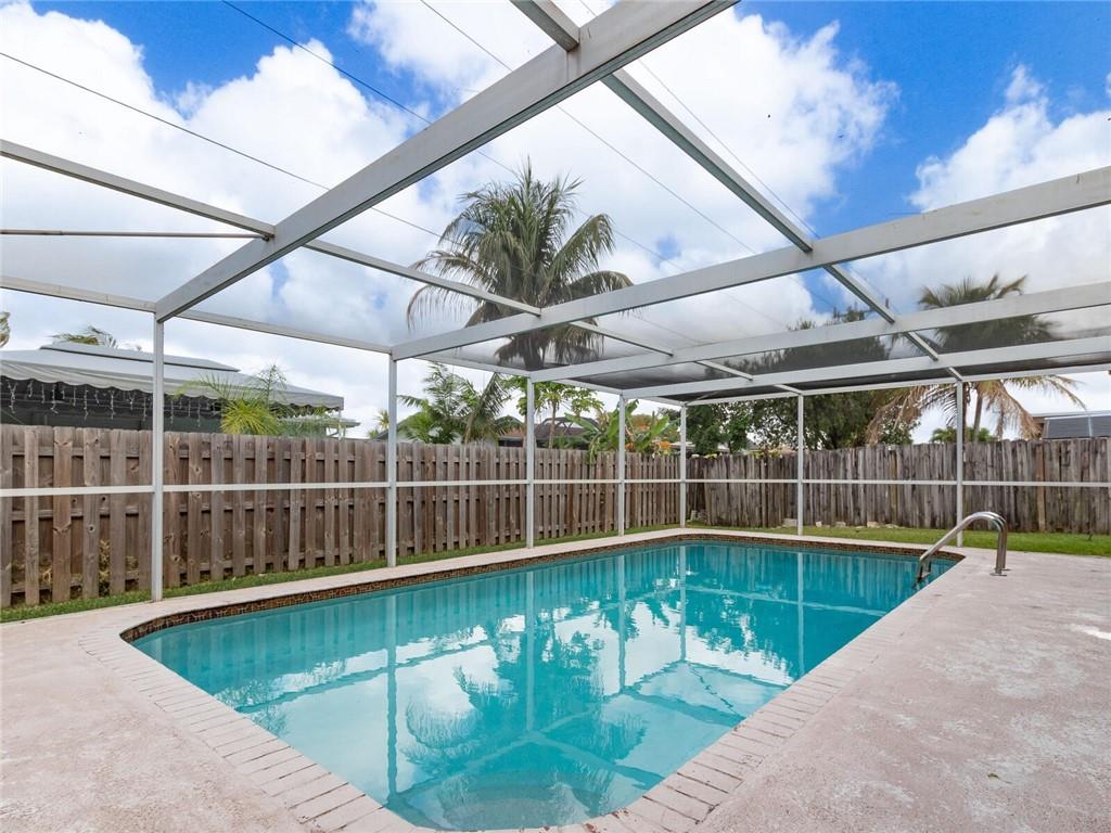 WINDWARD ISLES - Residential