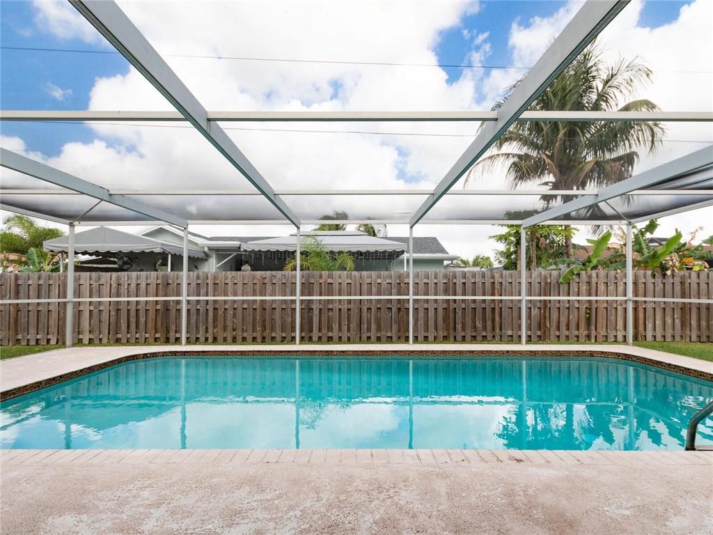 WINDWARD ISLES - Residential