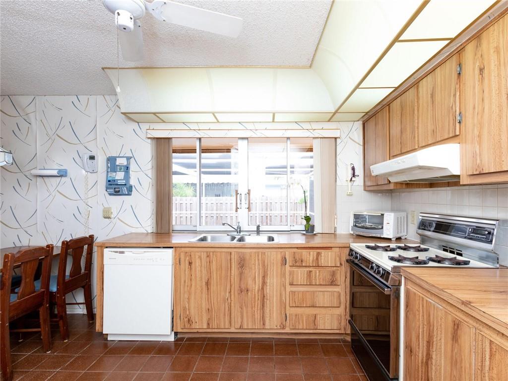 WINDWARD ISLES - Residential