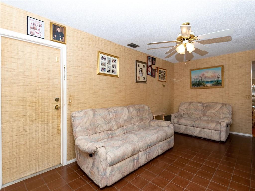 WINDWARD ISLES - Residential