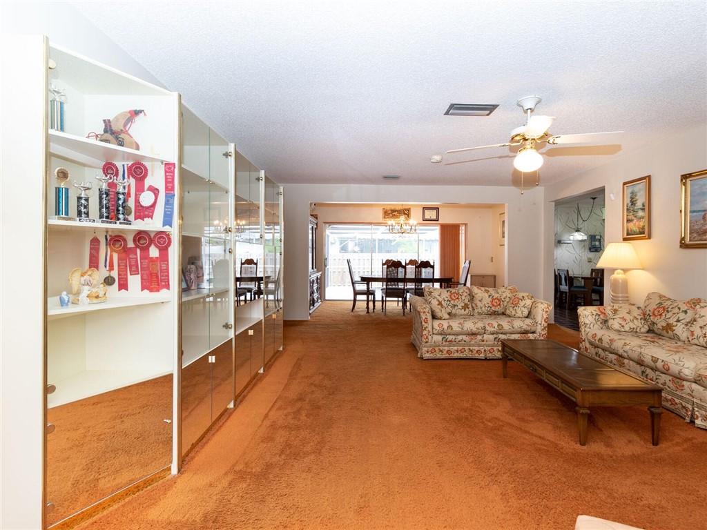 WINDWARD ISLES - Residential