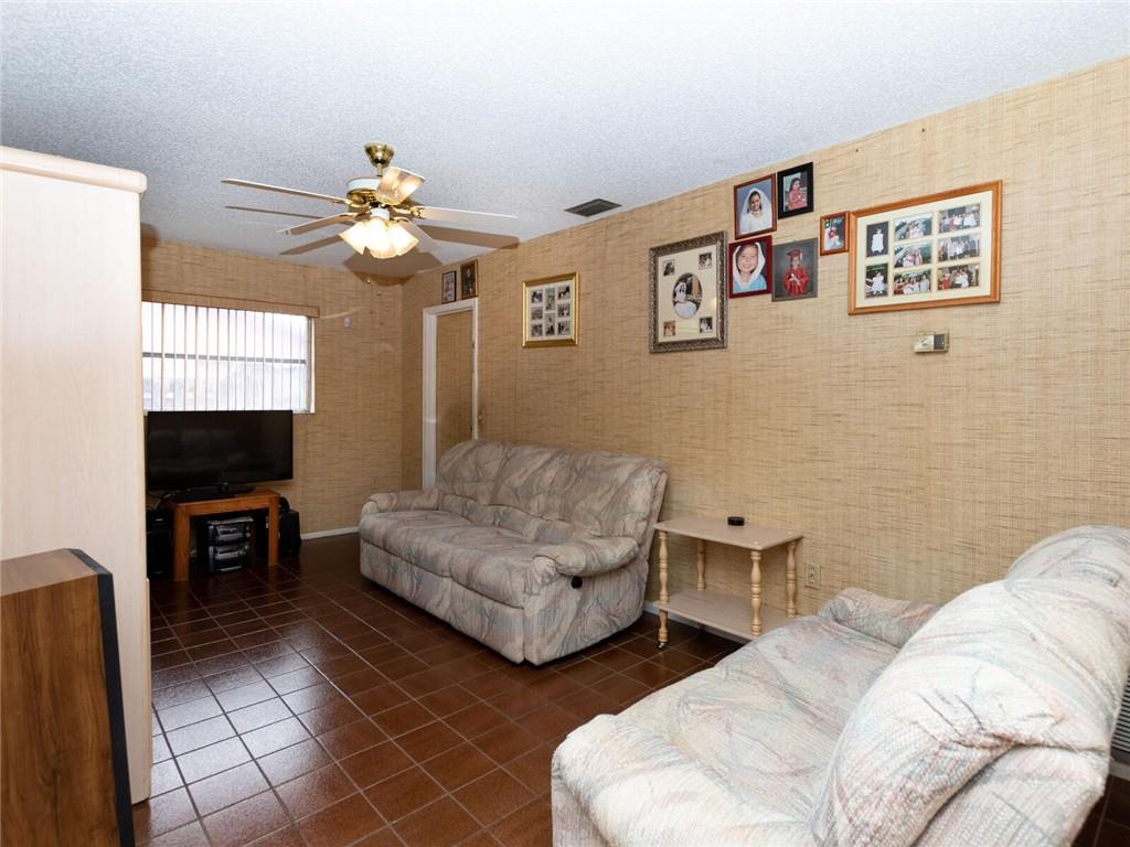 WINDWARD ISLES - Residential