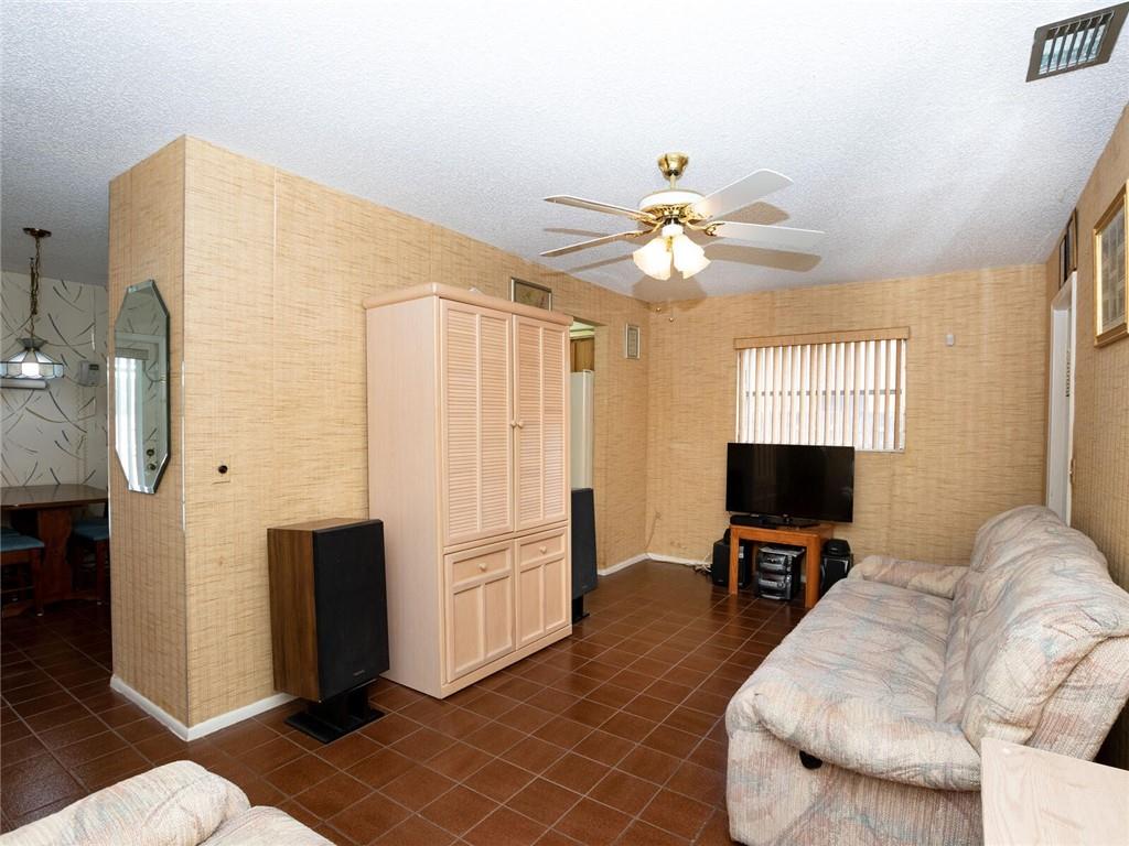 WINDWARD ISLES - Residential