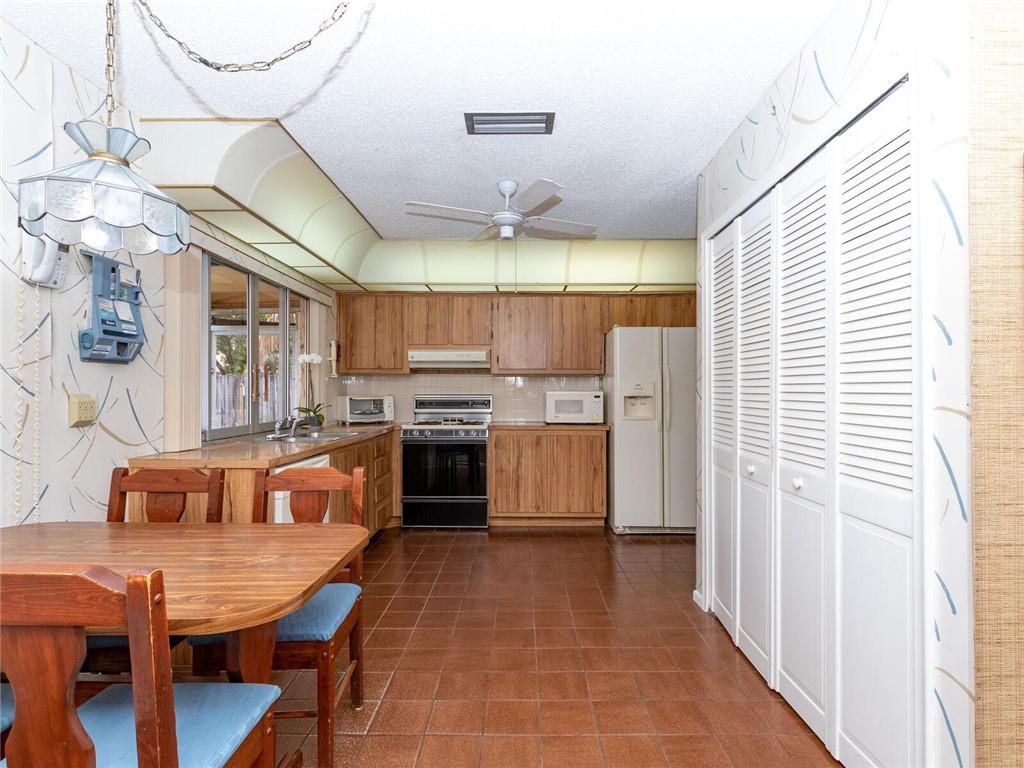 WINDWARD ISLES - Residential