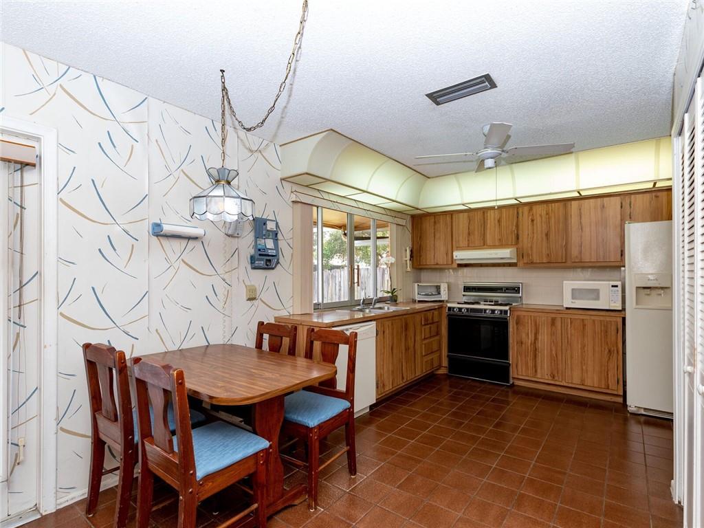 WINDWARD ISLES - Residential