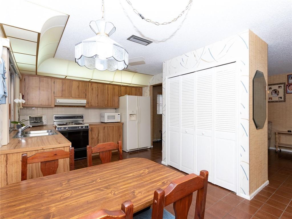 WINDWARD ISLES - Residential