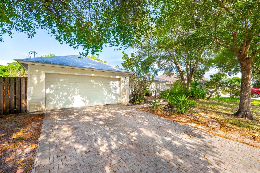 Photo of 1037 SW Majorca Avenue, Port Saint Lucie, FL 34953 (MLS # R10945992)