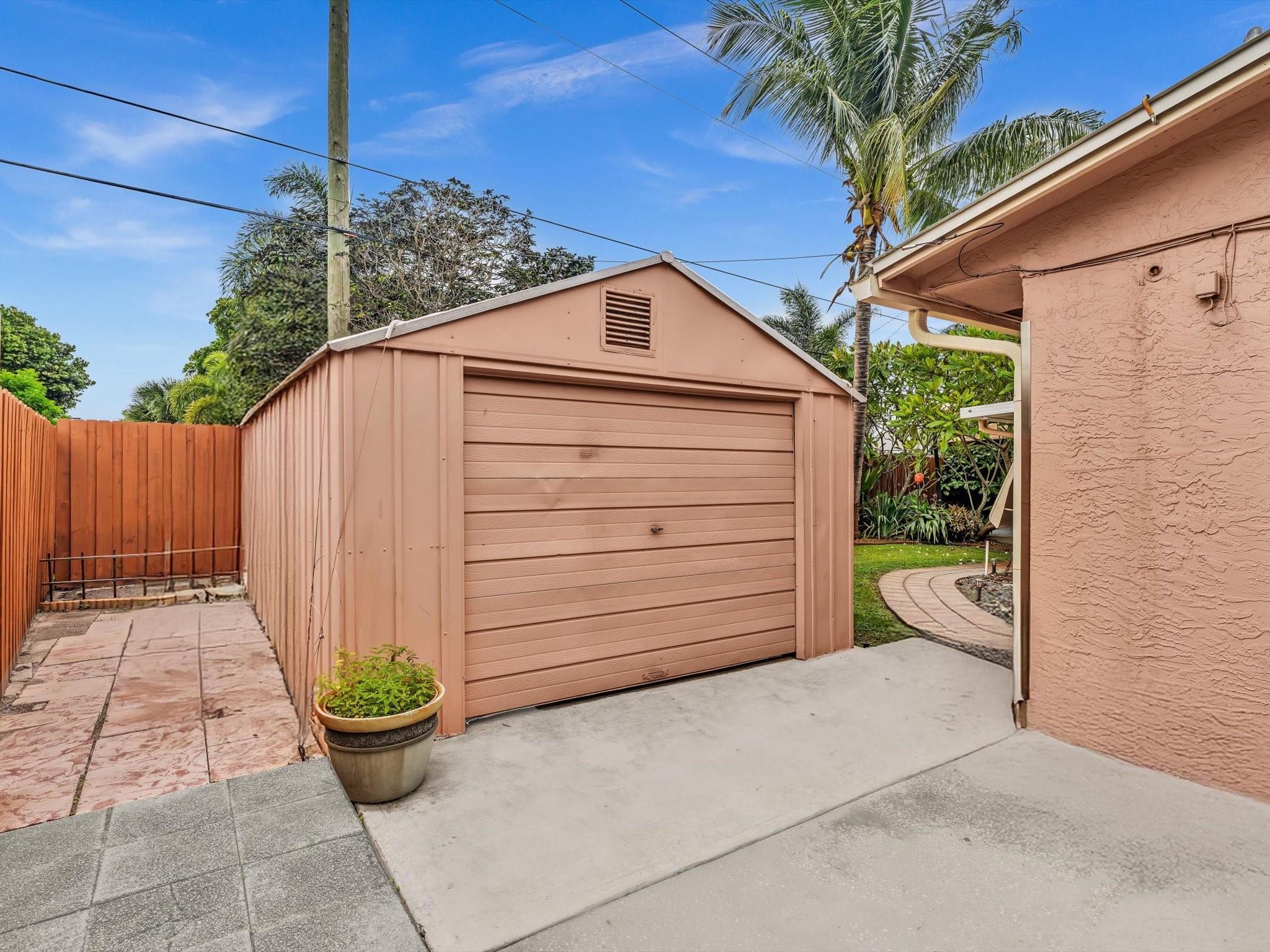 Cresthaven 8 44-8 B - Residential
