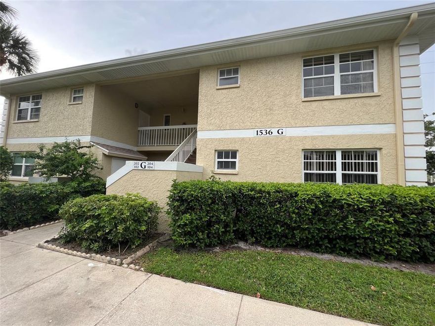 ALL AGES PET FRIENDLY UNIT.  2 BEDROOM 2 BATHROOMS CONDO WITH LAUNDRY INSIDE IN THE HEART OF PORT SAINT LUCIE, CLOSE TO ALL YOU NEED. NO CARPET, TILE AND LAMINATE THROUGHOUT THE HOUSE. STAINLESS STEEL APPLIANCES, LIKE NEW AC AND WATER HEATER. MINUTES TO THE BEACH GREAT PLACE TO RAISE A FAMILY OR TO INVEST. GREAT SCHOOL DISTRICT, THIS UNIT WONT LAST LONG COME SEE IT RIGHT NOW AND ENJOY LIVING HERE... FLEXIBLE SELLER...  ENGLISH, ESPANOL, PORTUGUES