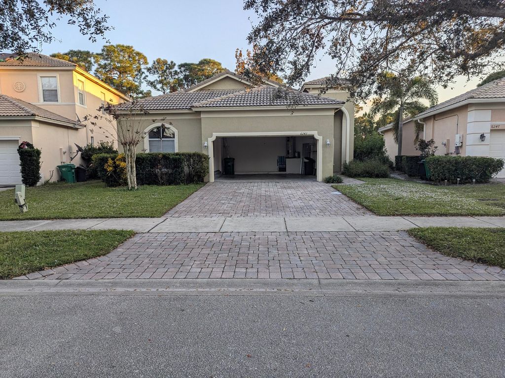 Photo of 6243 Arlington Way, Fort Pierce, FL 34951 (MLS # R11047414)