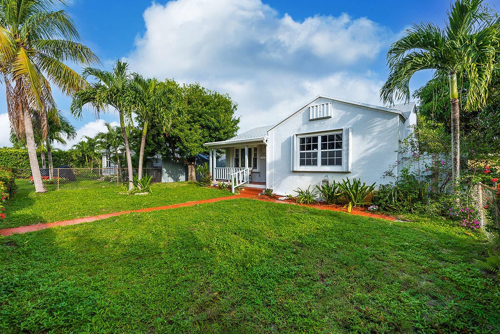 719 SUMMIT Boulevard