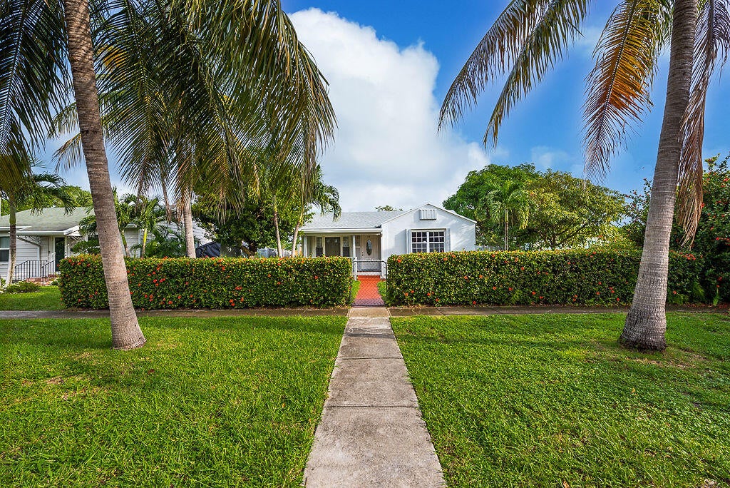 719 SUMMIT Boulevard