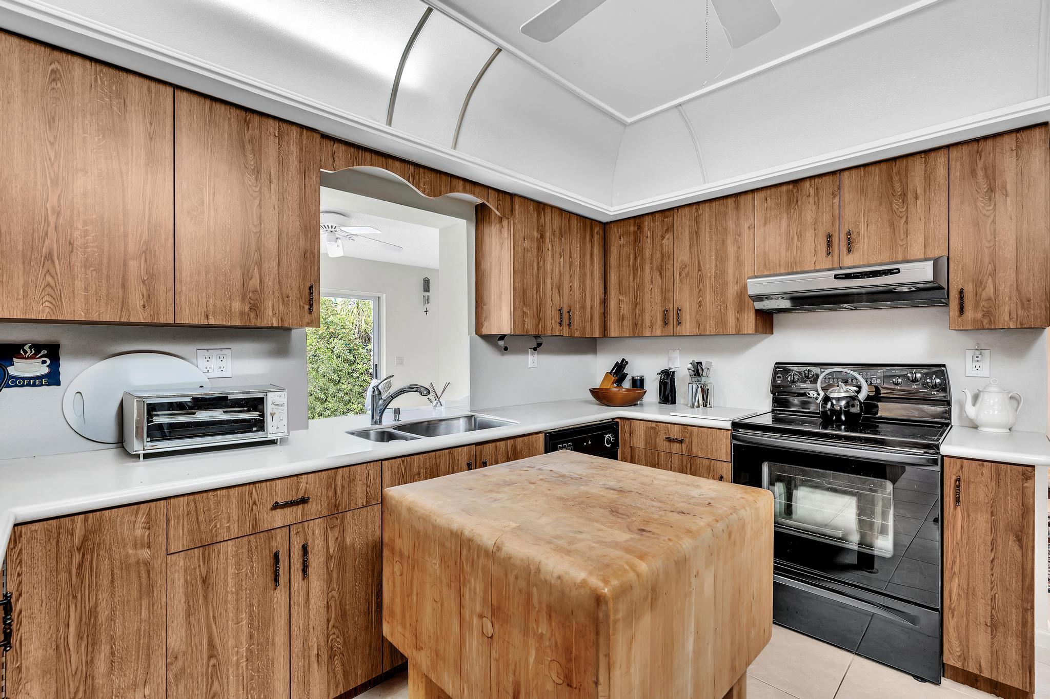 BOCA MADERA UNIT 1 - Residential