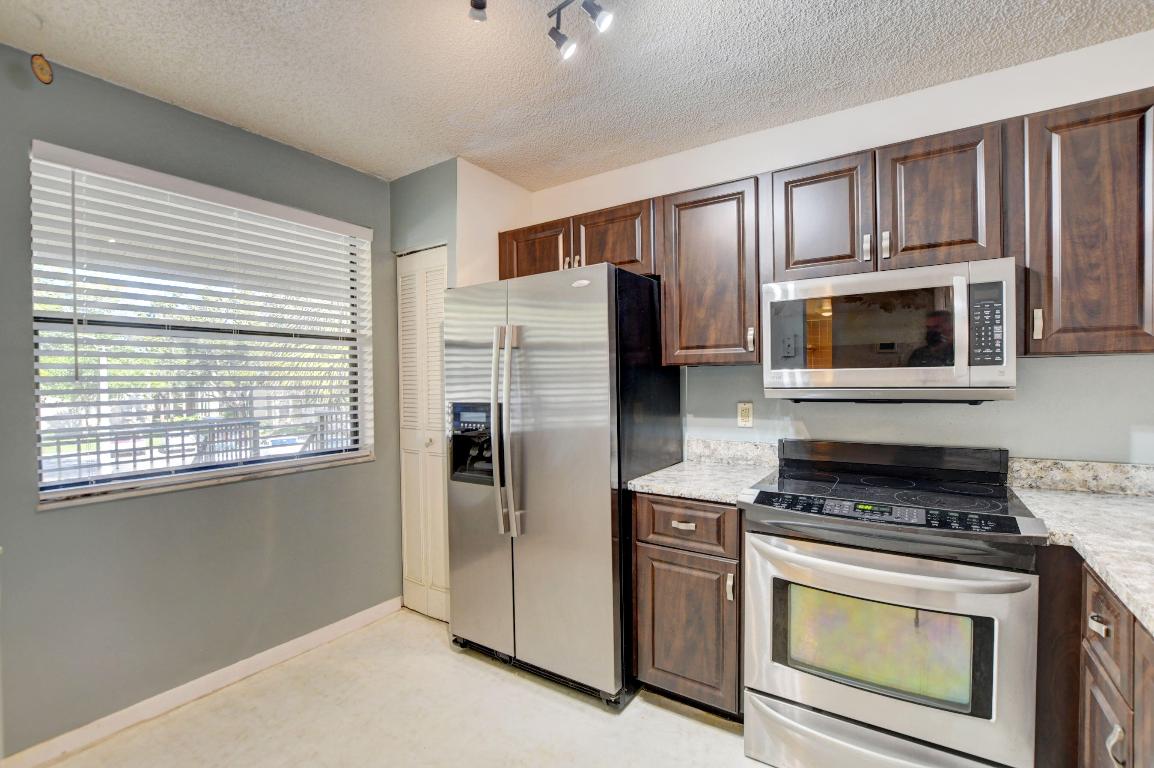 VILLAS AT MEADOW LAKES - Residential