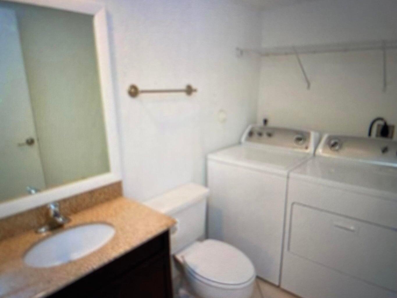 EMERALD LAKES - Residential