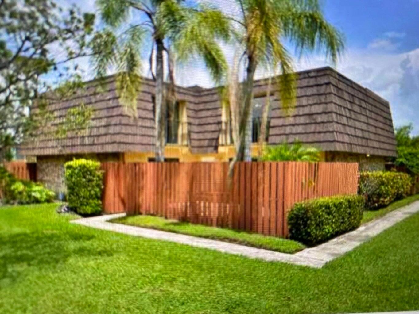 EMERALD LAKES - Residential