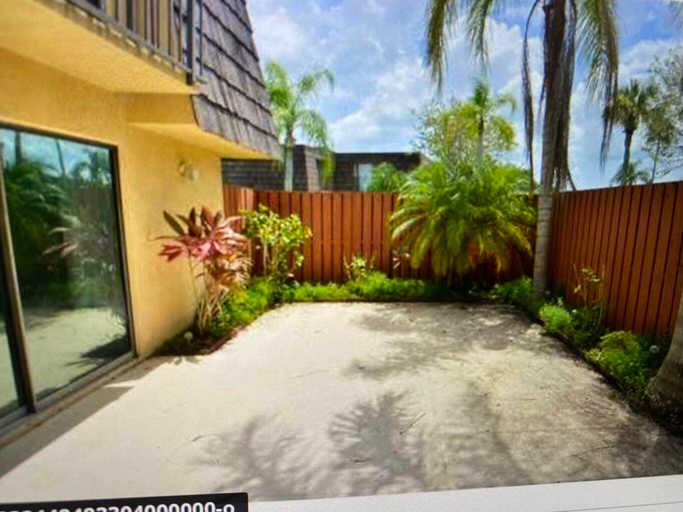 5742 SE Windsong Lane