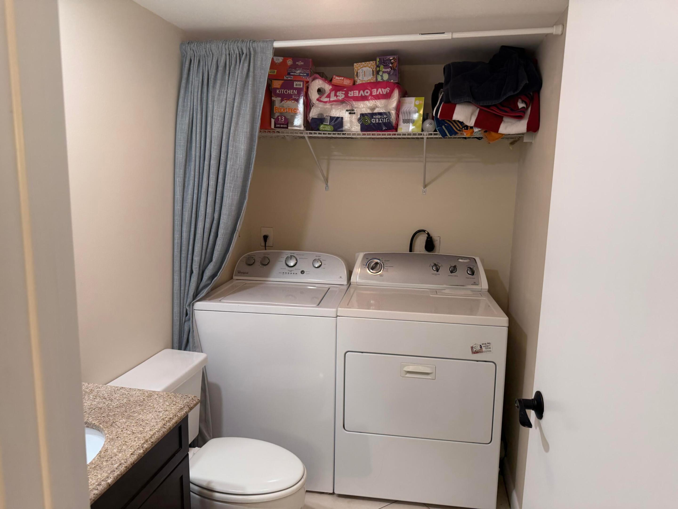 EMERALD LAKES - Residential