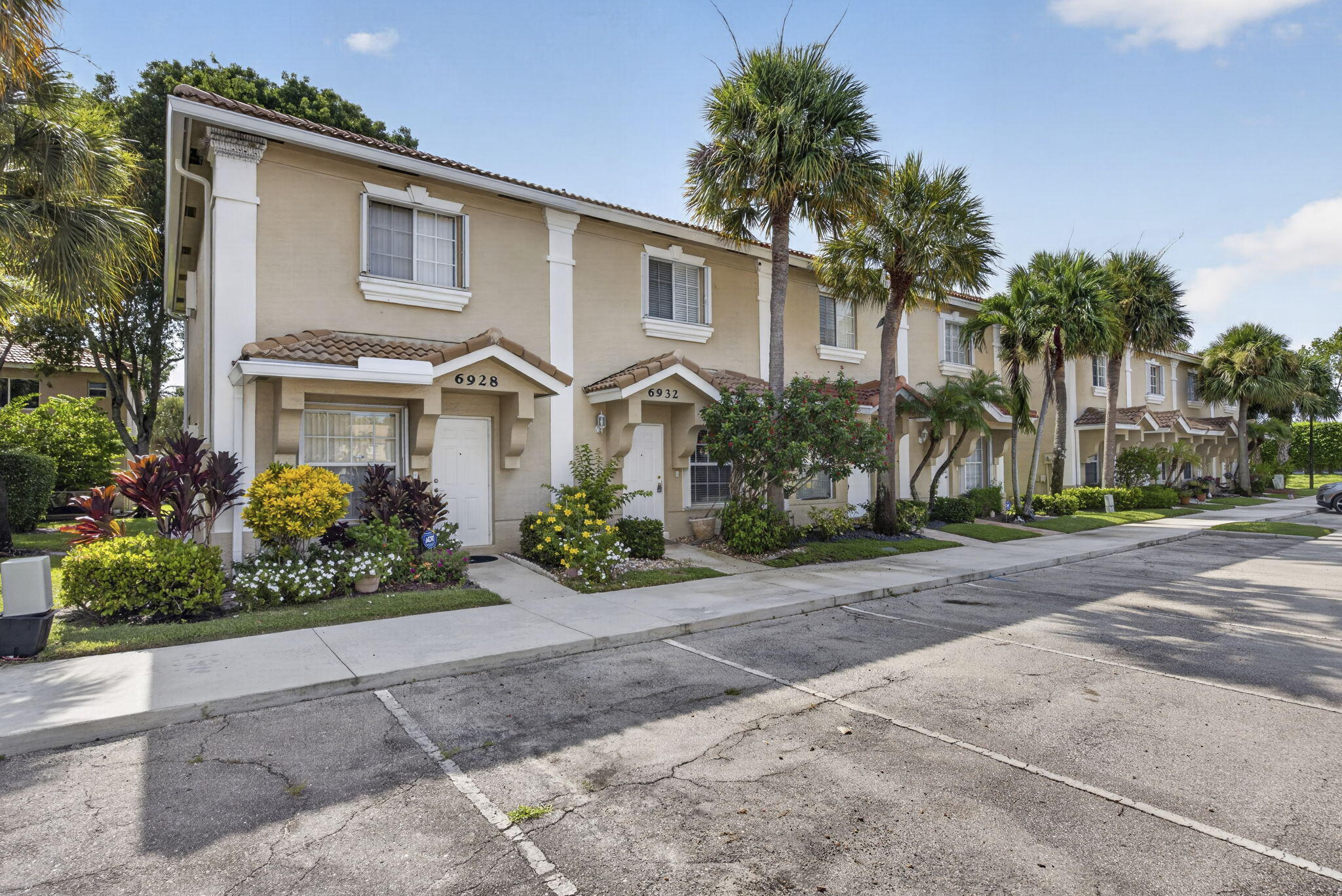 6932 STONEY CREEK Circle