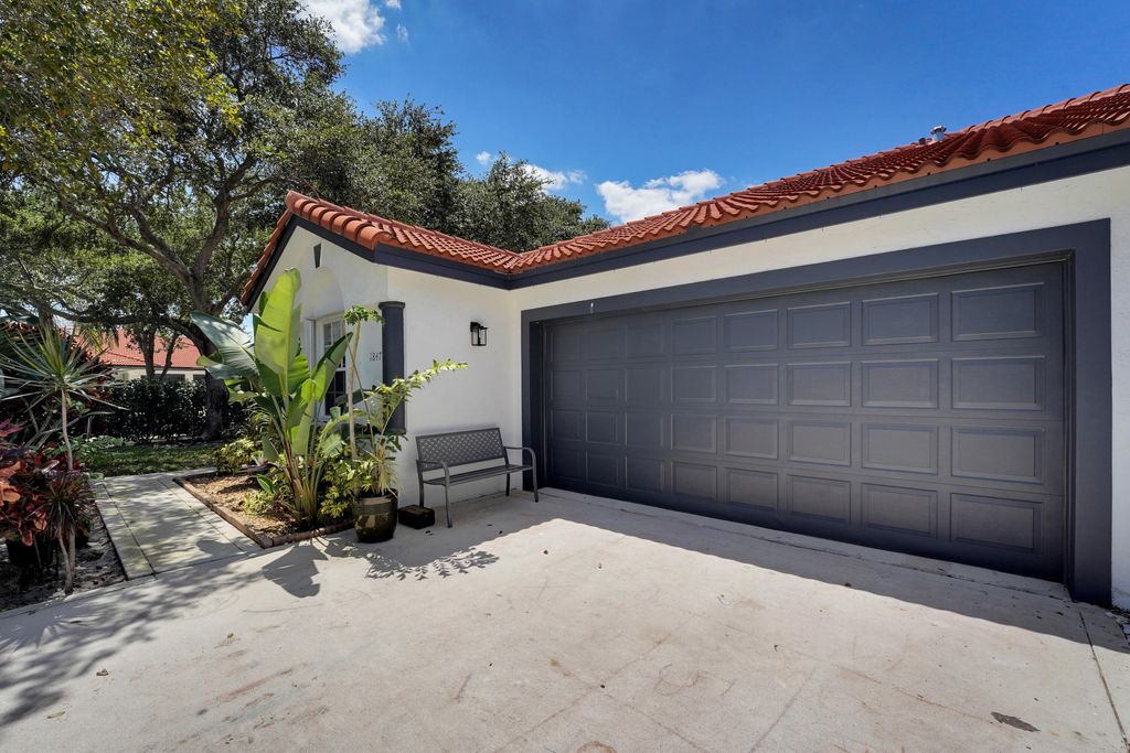 Photo of 18475 Via Di, Boca Raton, FL 33496 (MLS # B26027315)