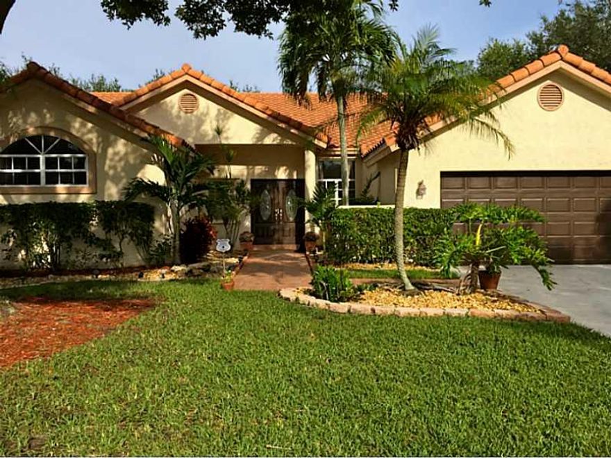 Shows like a model. No expense spared. Will not last. Rarely available corner  lot on culdesac, driveway can park 6 cars,  walk to Town Center, close to all major highways. All A+ schools in Cypress Bay zone, Pot filler over stove, custom Italian tile, ex panded open concept, huge entertaining great room, large baseboards and crown molding all newly painted, custom designed cabana bath shower with seamless glass doors, granite in half bath venetian plaster painting, all higher leveled counters and vanities