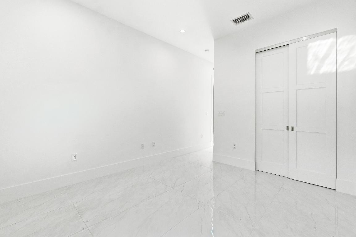 DELRAY MNR - Residential