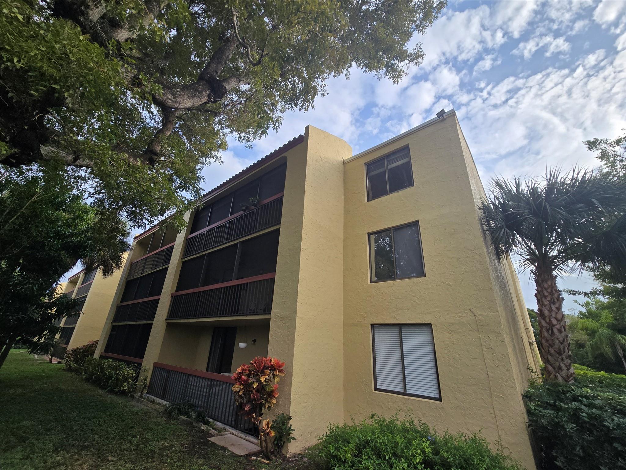 Vista Gardens I Condo - Residential Lease