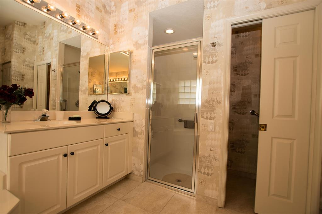 CASCADE LAKES - Residential