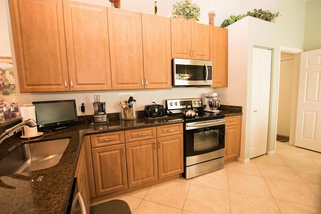 CASCADE LAKES - Residential