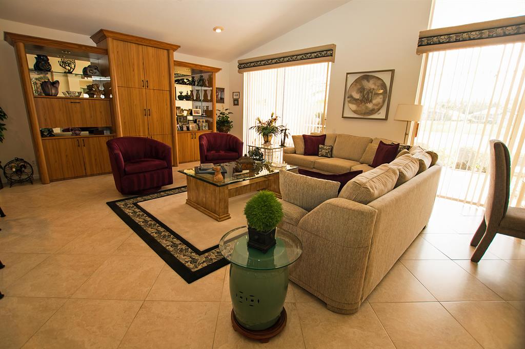 CASCADE LAKES - Residential