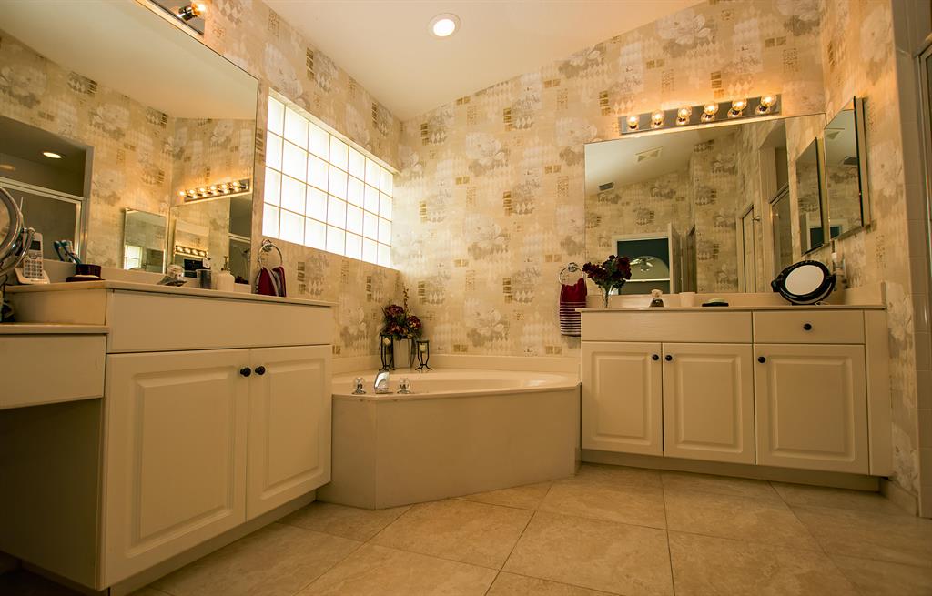 CASCADE LAKES - Residential