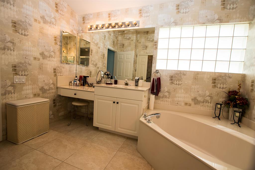 CASCADE LAKES - Residential