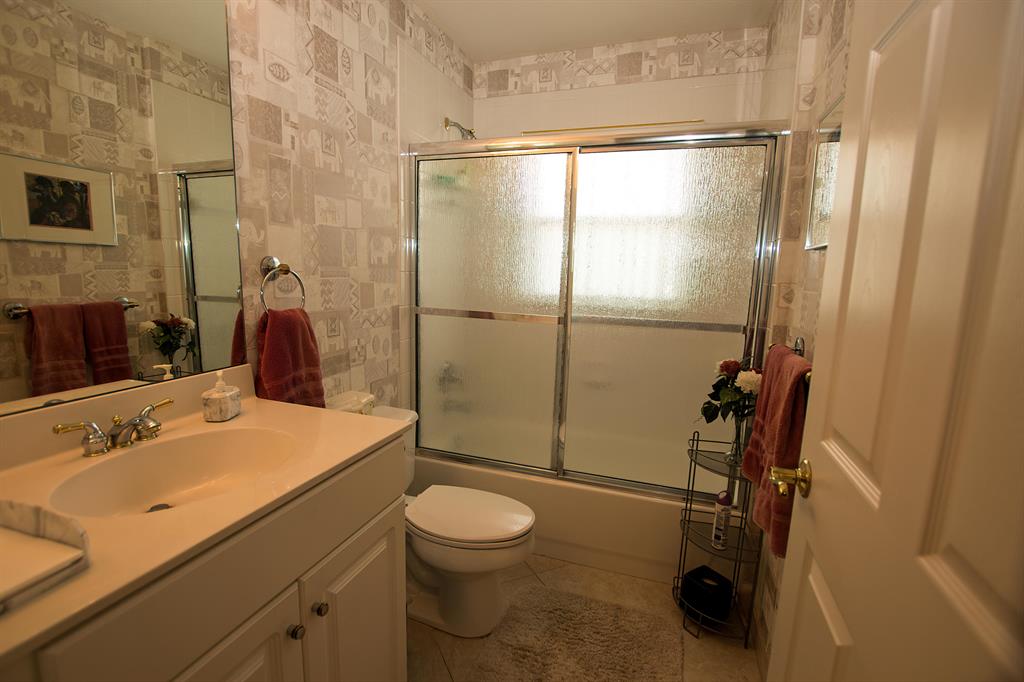 CASCADE LAKES - Residential