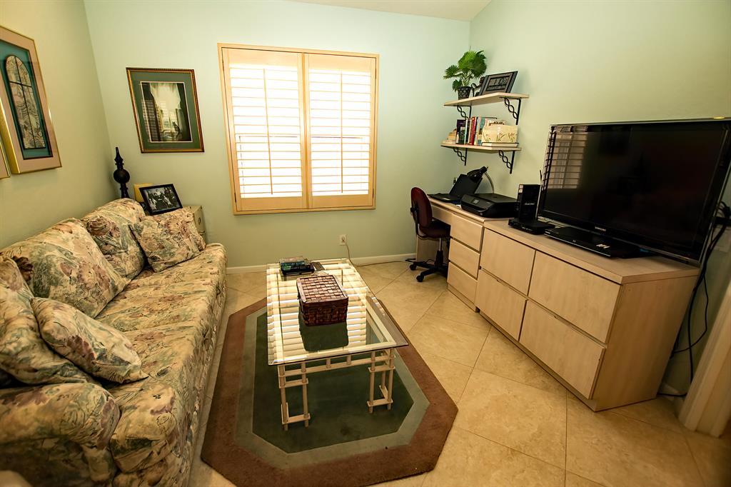 CASCADE LAKES - Residential