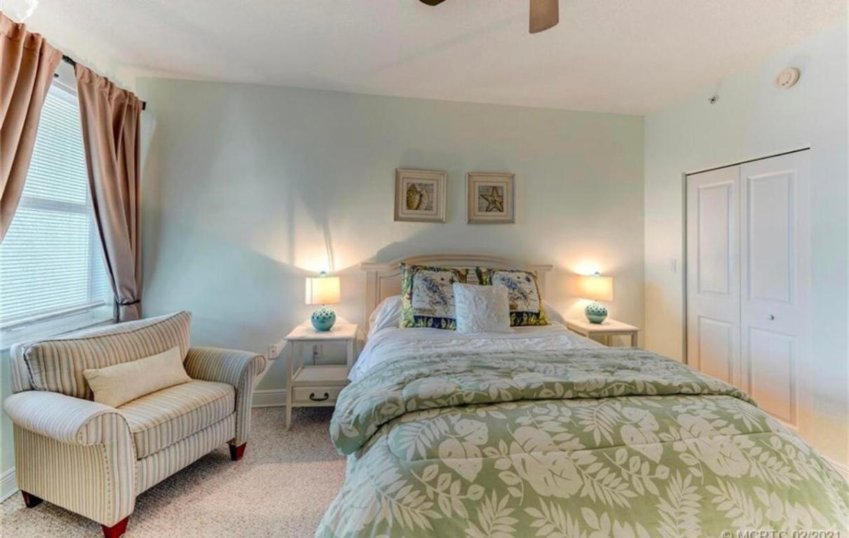 HARBORAGE YACHT CONDO NO 9 - Residential Lease