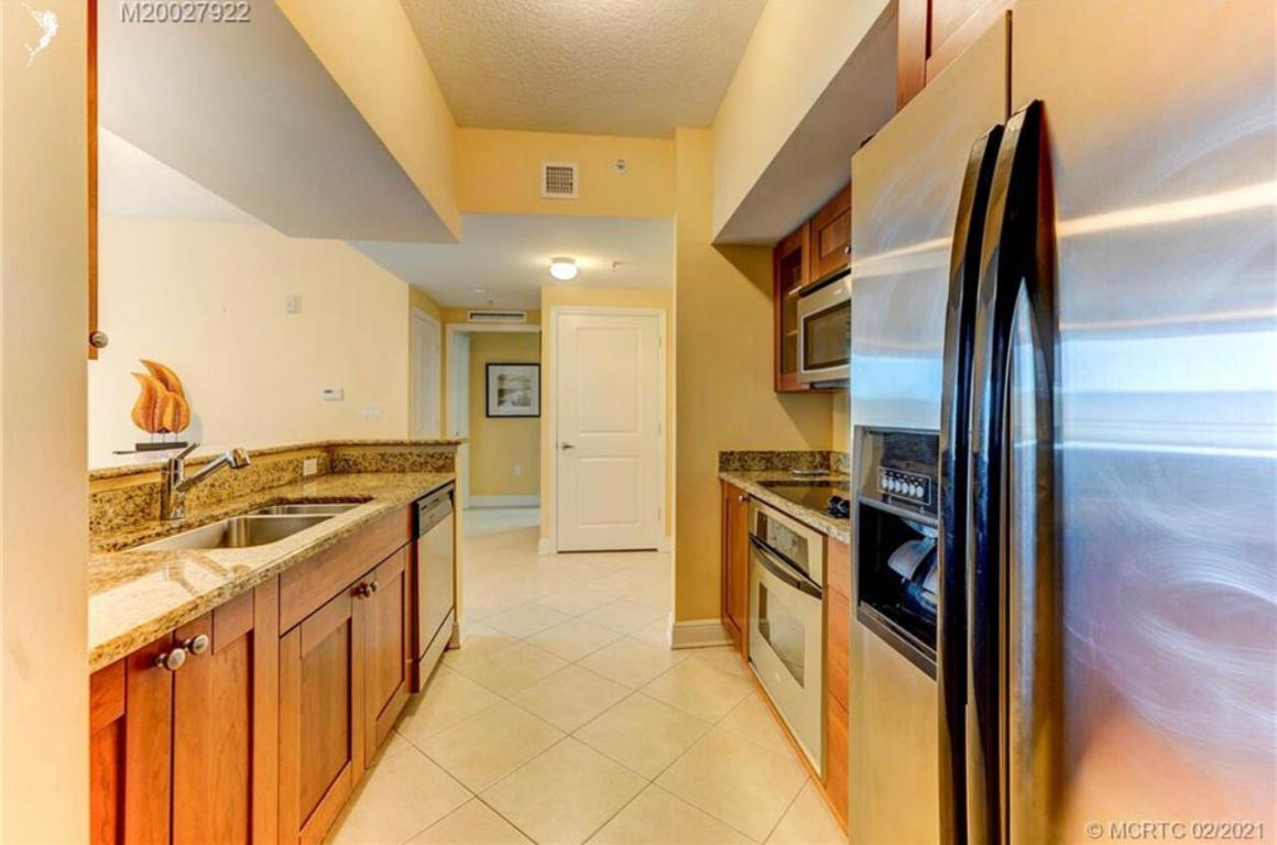 HARBORAGE YACHT CONDO NO 9 - Residential Lease