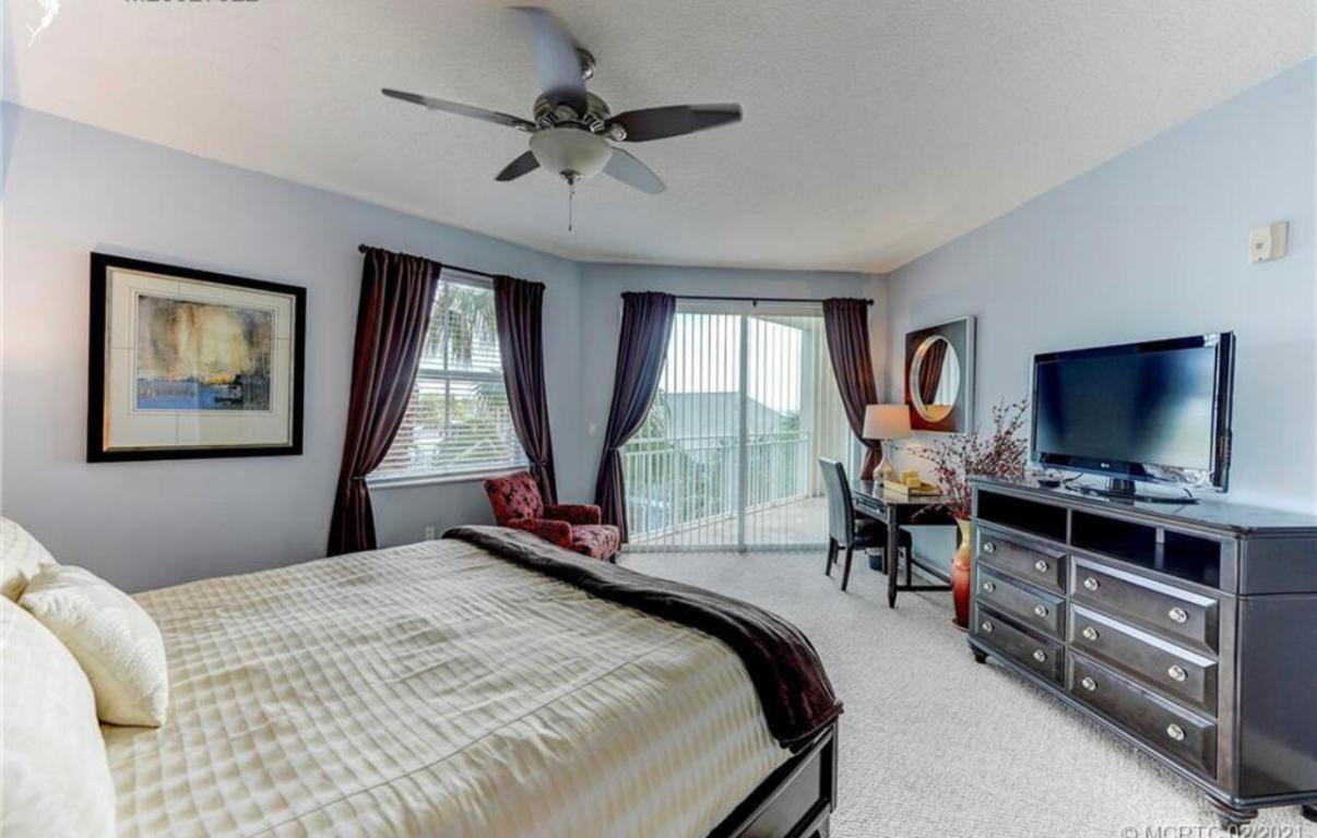 HARBORAGE YACHT CONDO NO 9 - Residential Lease