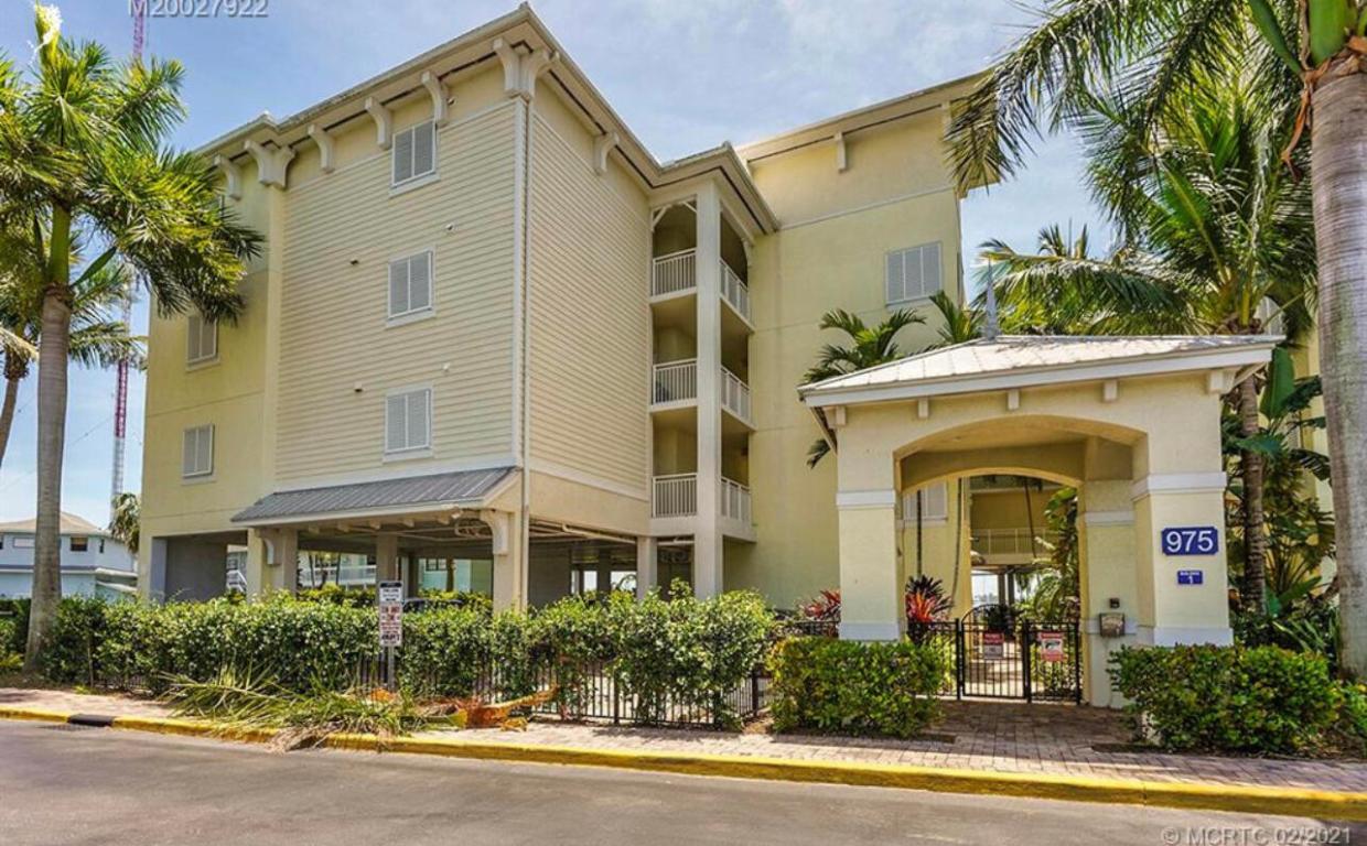 HARBORAGE YACHT CONDO NO 9 - Residential Lease