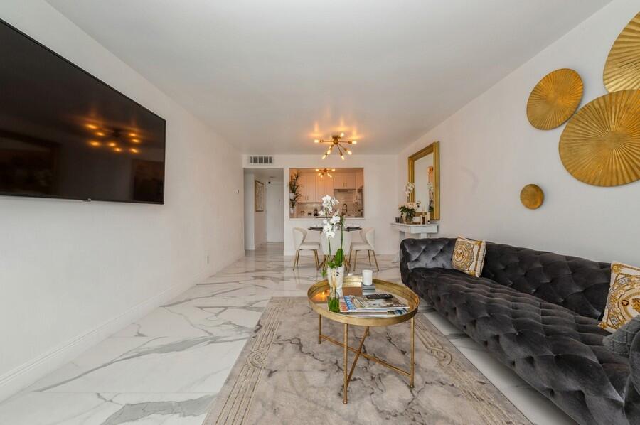 LAKESHORE CLUB CONDO - Residential